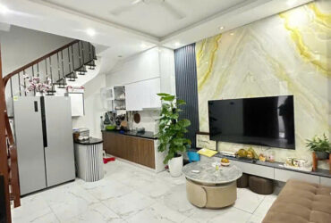 LẠC LONG QUÂN – CÁCH MẶT PHỐ 50M – NHÀ ĐẸP – FULL NỘI THẤT GIÁ 8.7 TỶ