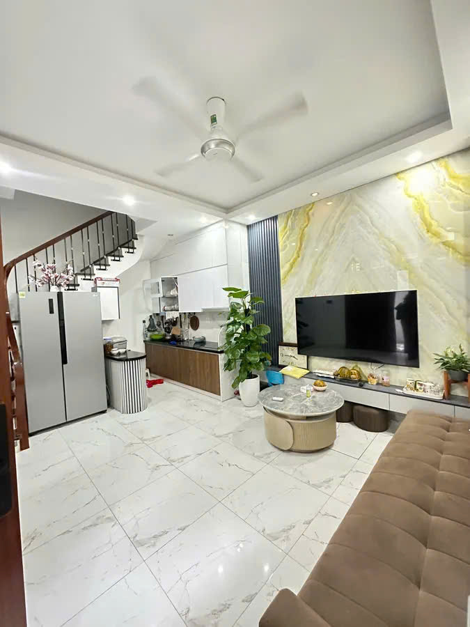 LẠC LONG QUÂN – CÁCH MẶT PHỐ 50M – NHÀ ĐẸP – FULL NỘI THẤT GIÁ 8.7 TỶ