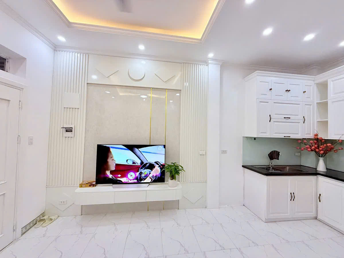 TRUNG TÂM ĐỐNG ĐA – GẦN Ô TÔ – 3 BƯỚC RA PHỐ – TIỆN ÍCH NGẬP TRÀN – 3 NGỦ – FUL NỘI THẤT ĐẸP LONG LANH – XEM LÀ CHỐT