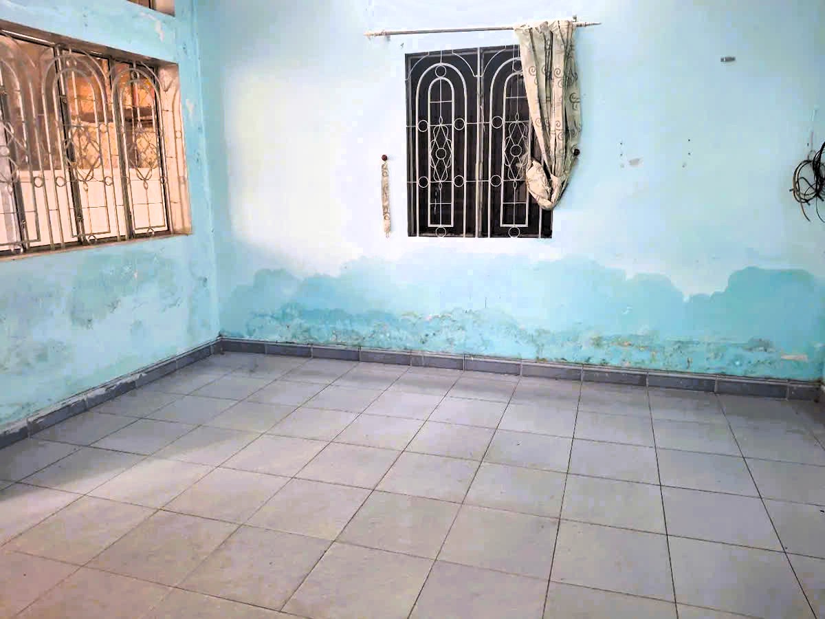 bán nhà cấp 4 hẻm xe hơi phường Linh Trung gần chợ và trường Hoàng Diệu