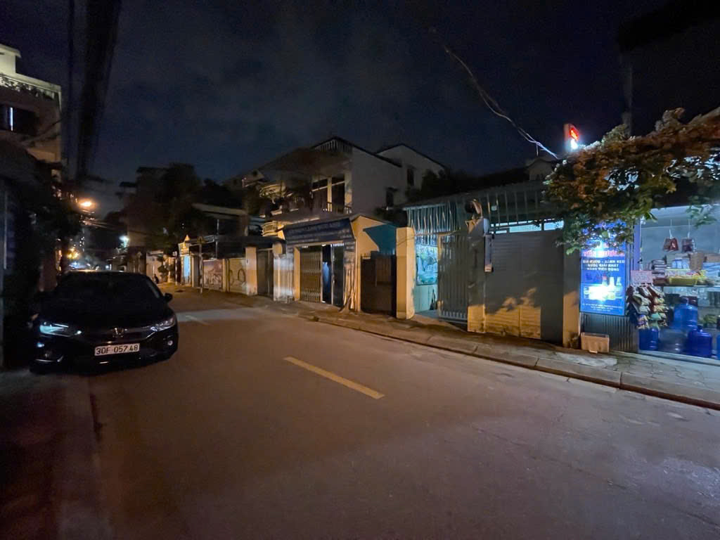 MẶT PHỐ Ô CÁCH,LONG BIÊN 17 tỷ 90m VỈA HÈ KINH DOANH CHO THUÊ ĐỈNH