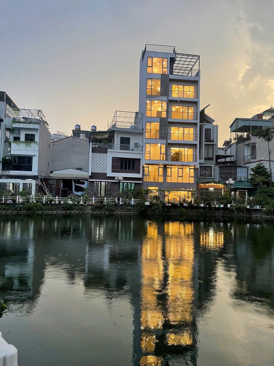 Bán nhà phố Trạm –  Long Biên ô tô thang máy