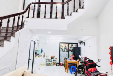 NHÀ PHÚ DIỄN – 36m2 x 5 TẦNG ĐẸP – GẦN DH TÀI NGUYÊN MÔI TRƯỜNG – GẦN Ô TÔ – GIÁ 8,5 TỶ