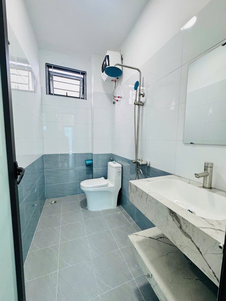 Lê Văn Hiến – Nhà mới – 30m² – 5 tầng – Gần trường Đoàn Thị Điểm – Cho thuê giữ tiền thoải mái – 5.7 tỷ