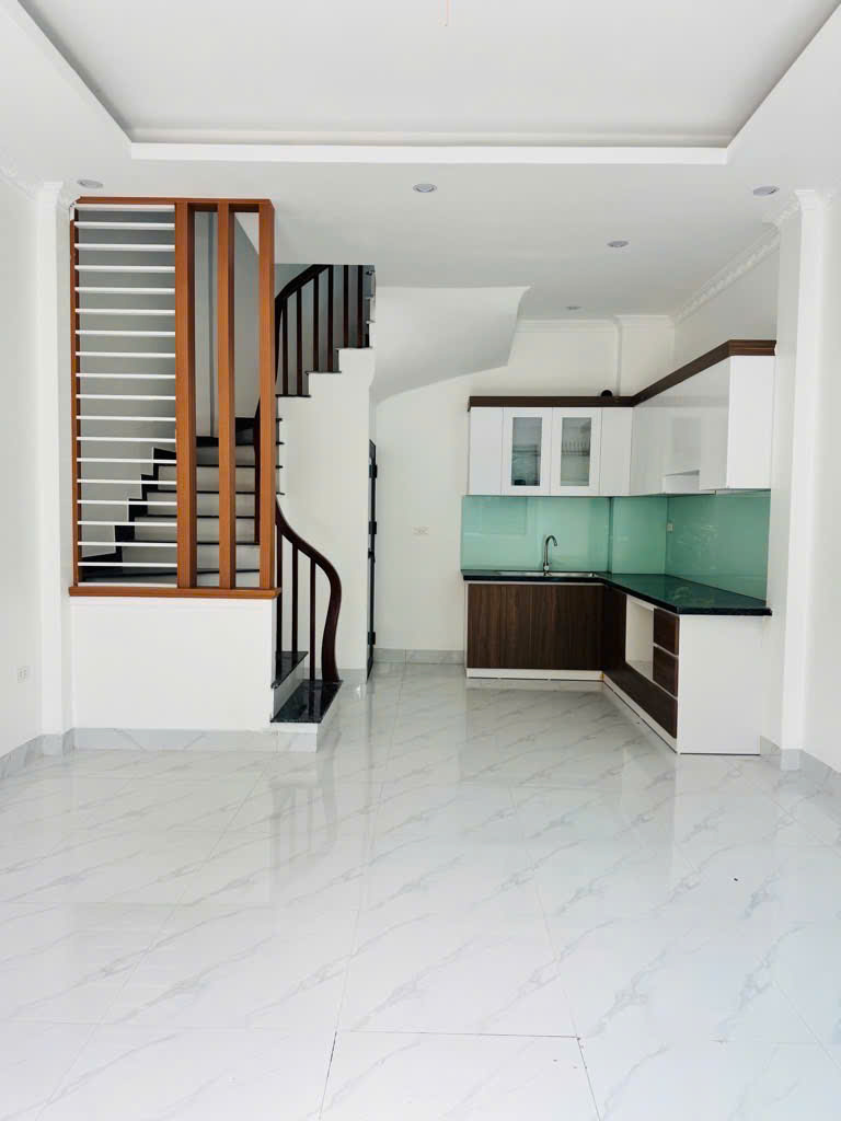 Nhà Thụy Phương – 30m² x 5 tầng – gần chợ Kẻ Vẽ – Ô tô đỗ cổng – chỉ 5,7 tỷ