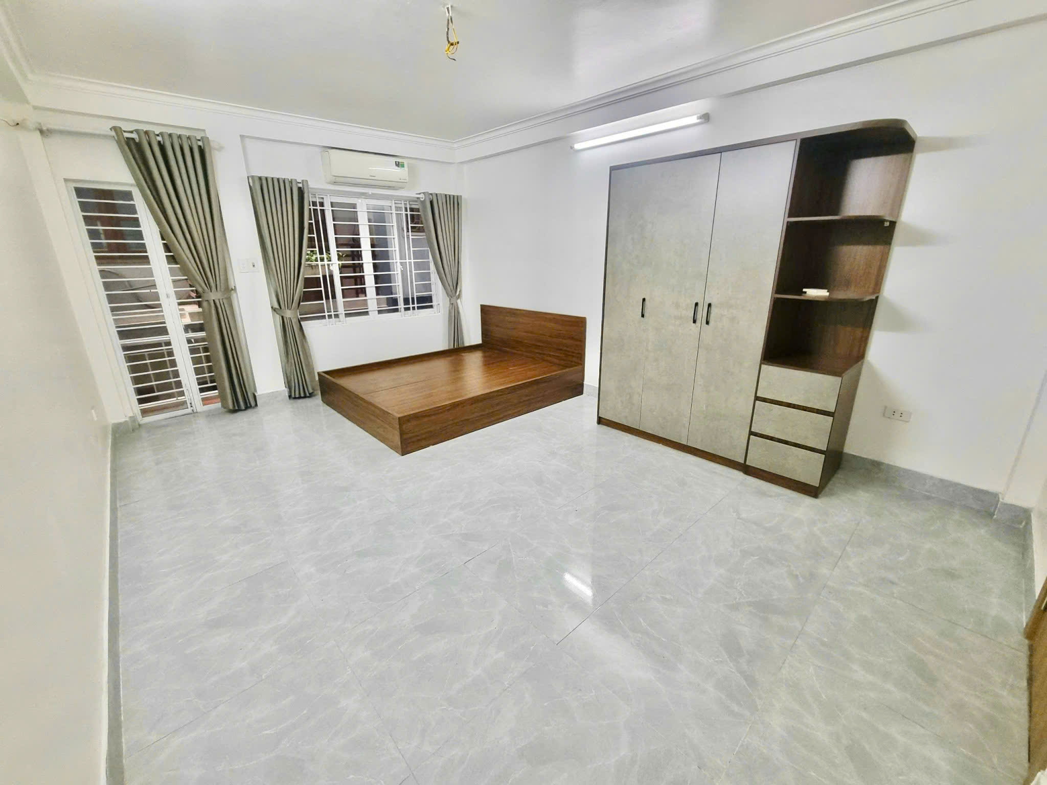 Bán nhà Mỹ Đình, Nhân Mỹ 5 tầng, sổ đỏ 31m², ngõ thông, nhà sẵn nội thất mới tinh, vào ở ngay, giá rẻ bằng chung cư 1 phòng ngủ