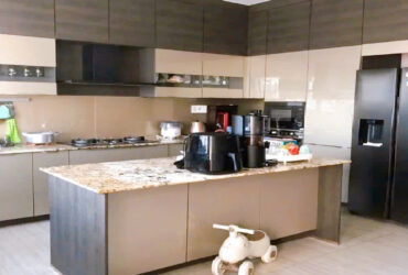 Nhà MẶT TIỀN – HUỲNH VĂN BÁNH – QUẬN PHÚ NHUẬN – 5 TẦNG – THANG MÁY – 5.3 x 23 m – 42 TỶ