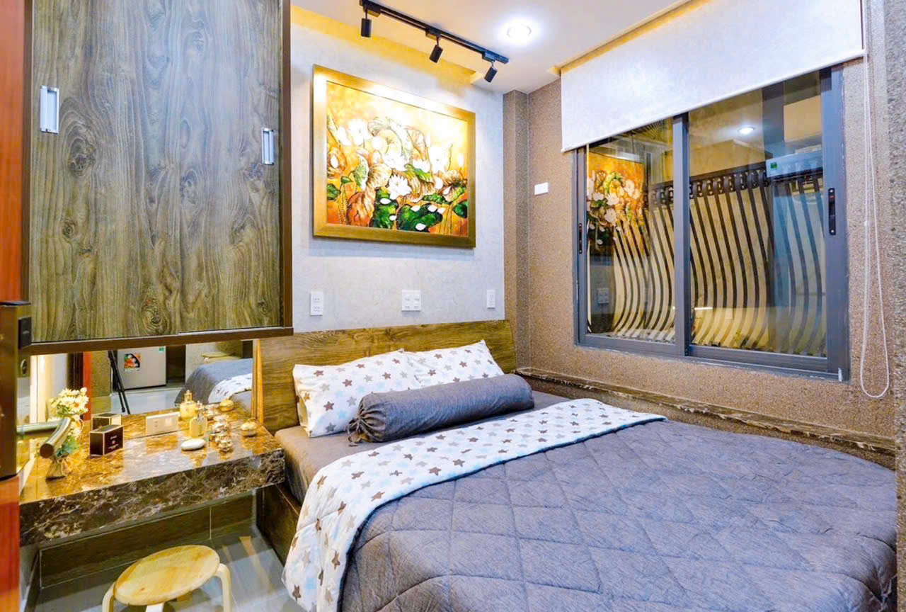 Bán nhà Siêu phẩm QUẬN 1, hẻm Đề Thám, DT 4.7 x 4.7 m, 4 Tầng, Dòng tiền cho thuê 320 tr, Giá 5.3 tỷ