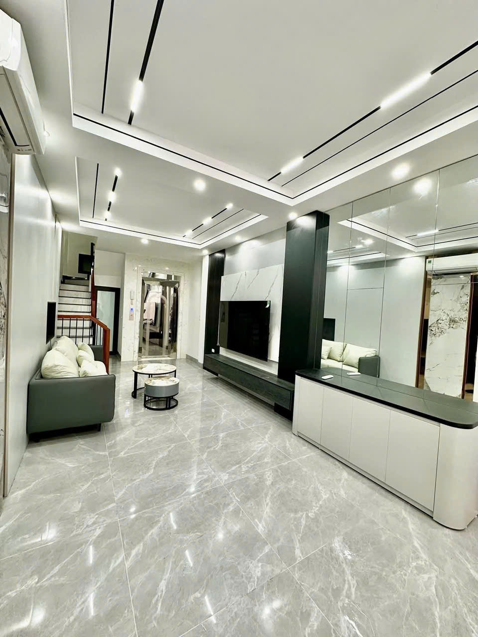 BÁN NHÀ LẠC LONG QUÂN – 50M² X 5 TẦNG, MẶT TIỀN 4.3M – PHÂN LÔ – Ô TÔ TRÁNH – GIÁ 13.5 TỶ
