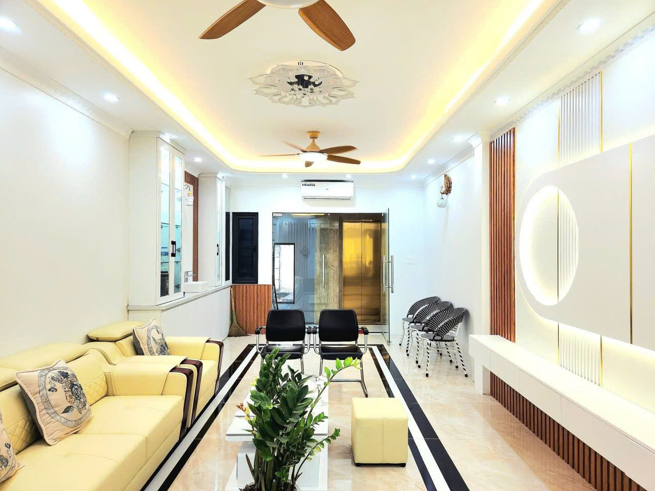 BÁN NHÀ TRẦN CUNG – 50M² X 7 TẦNG THANG MÁY, MẶT TIỀN 4.5M , PHÂN LÔ –  Ô TÔ ĐỖ CỦA  – GIÁ 15.2 TỶ