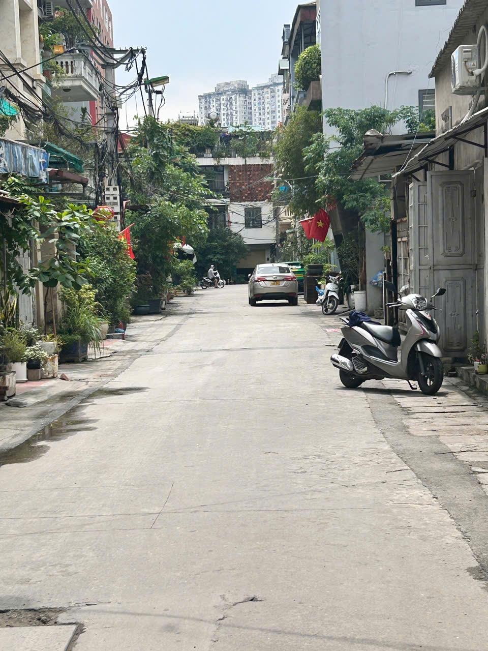 Chỉ Nhỉnh 10 Tỷ – Nhà 5 Tầng Phân Lô TT Cầu Đường Kiến Hưng – Ô Tô Đỗ Cửa – Ở Ngay, Làm VP, Cho Thuê Đều Đỉnh!
