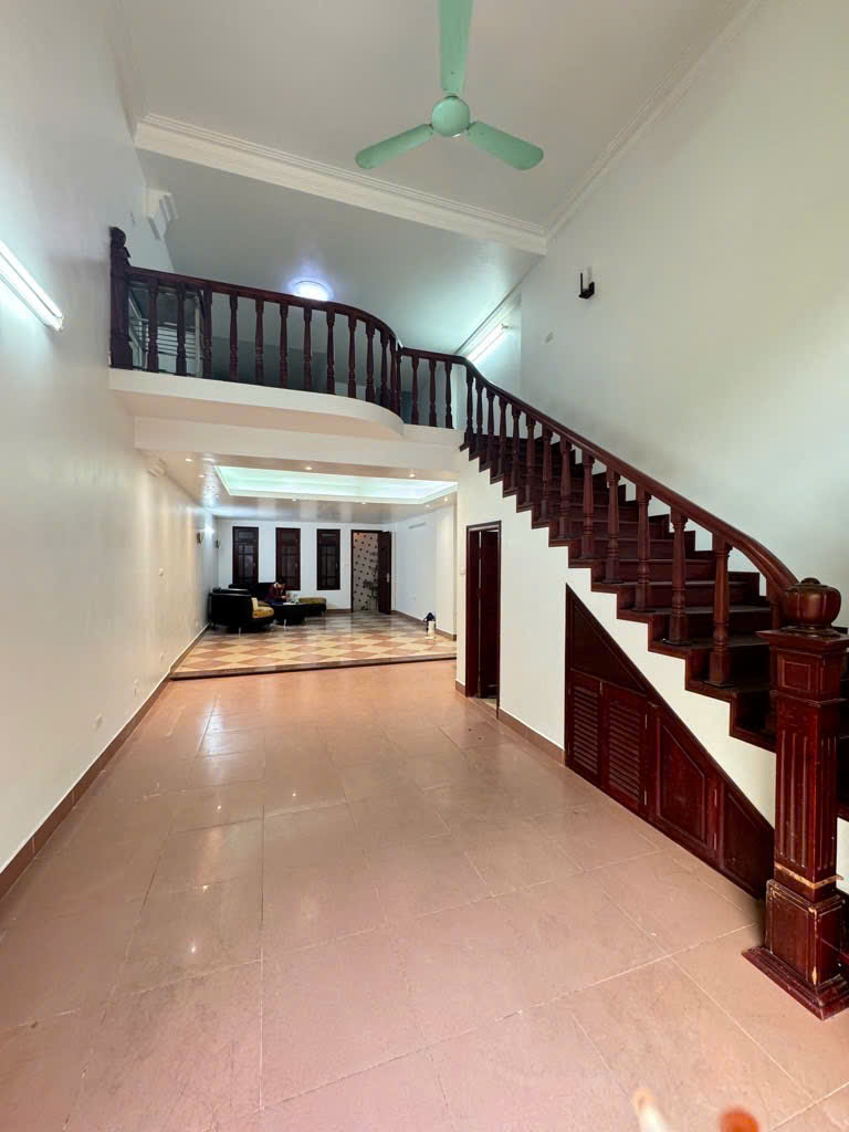 Nhà Trần Cung – 81m2 x 5 tầng – Gara ô tô – 30m ra phố – Gần BV E