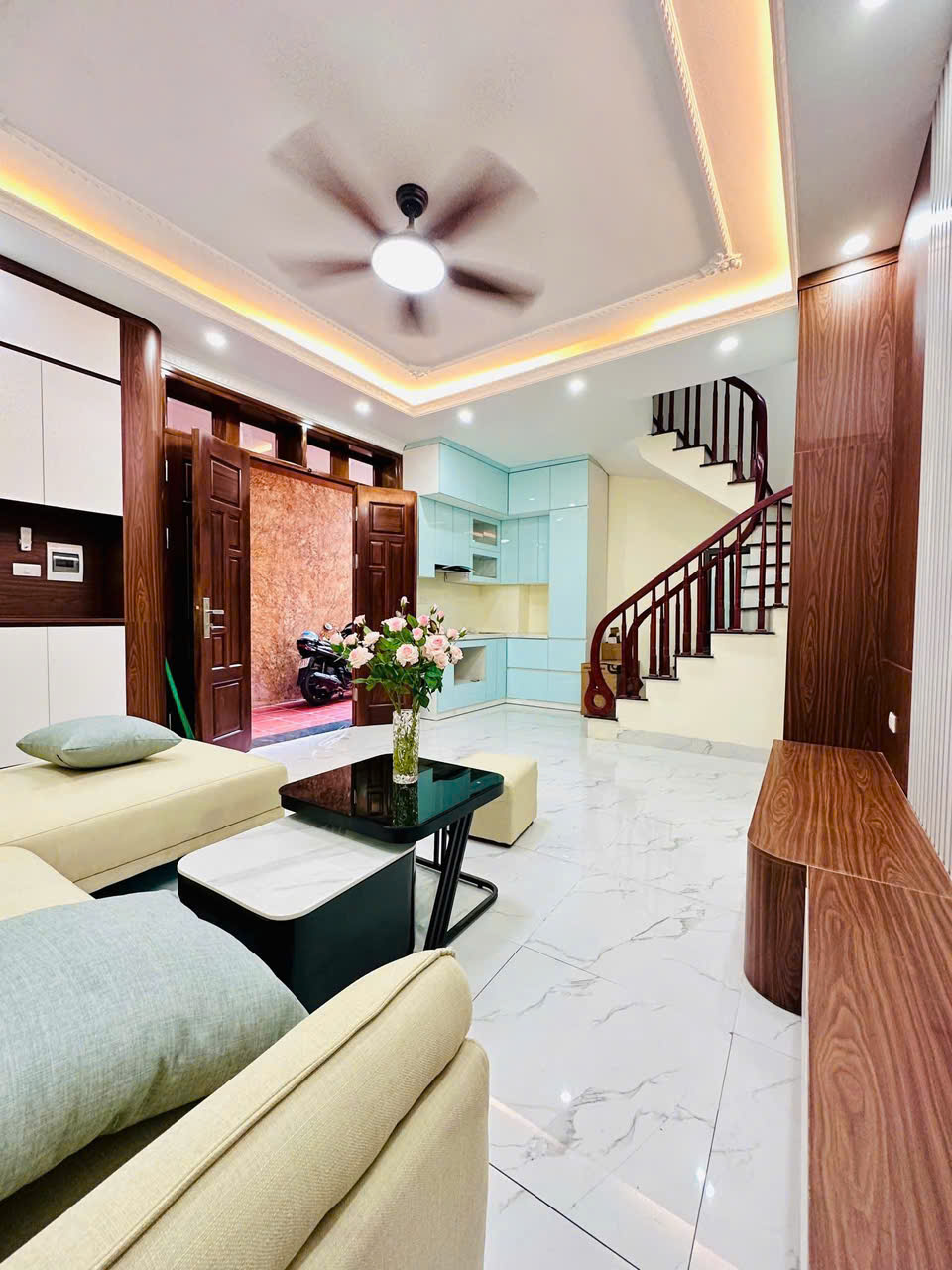 BÁN NHÀ PHẠM VĂN ĐỒNG CẦU GIẤY 60M² x 5 TẦNG x MT 4.5M – 11 TỶ – GẦN Ô TÔ – NGÕ THÔNG – NHÀ LÔ GÓC ĐẸP