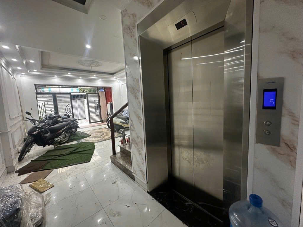 BÁN TÒA CCMN ĐÔNG NGẠC BẮC TỪ LIÊM 110M X 7 TẦNG THANG MÁY X MT 6M, GIÁ 17,X TỶ – LÔ GÓC, DOANH THU 120TR/ THÁNG