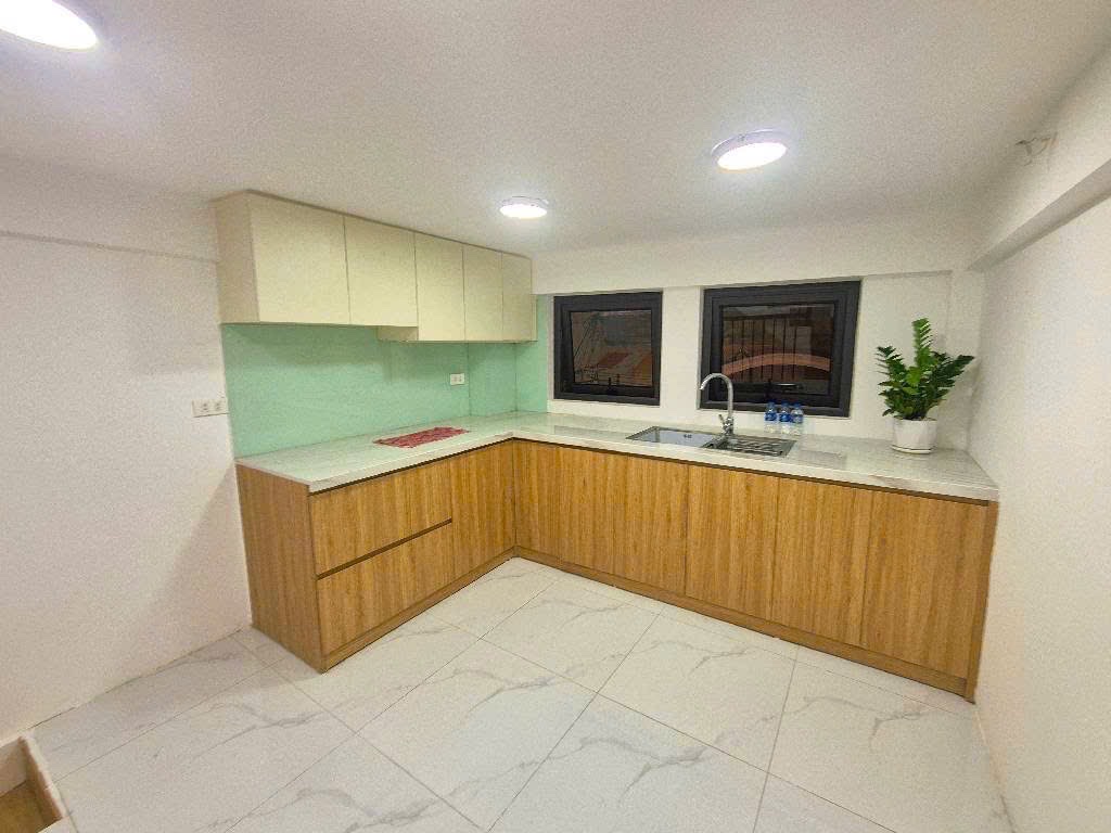 ĐỘI CẤN 16M 5 TẦNG 3 NGỦ GIÁ 4 TỶ 600 NGÕ THÔNG,RỘNG,KINH DOANH