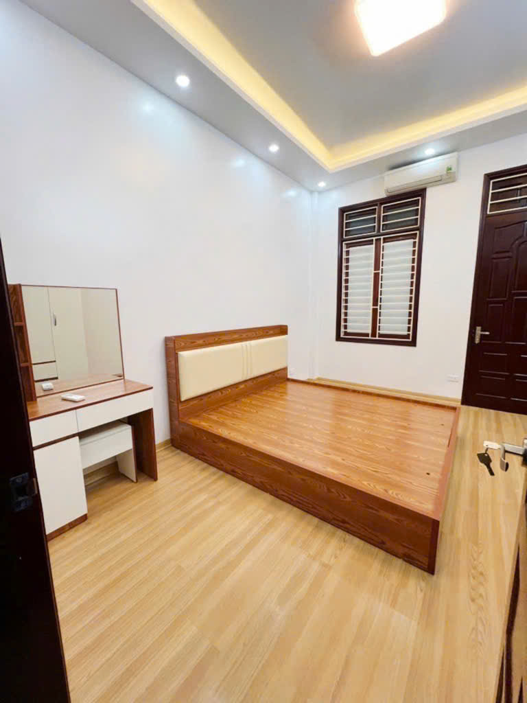Nhà Thụy Khuê – 43m² x 6 tầng thang máy – Trung Tâm, Ngõ thông, đi đâu cũng tiện – Cách Hồ Tây 3 bước chân – 8,1 tỷ