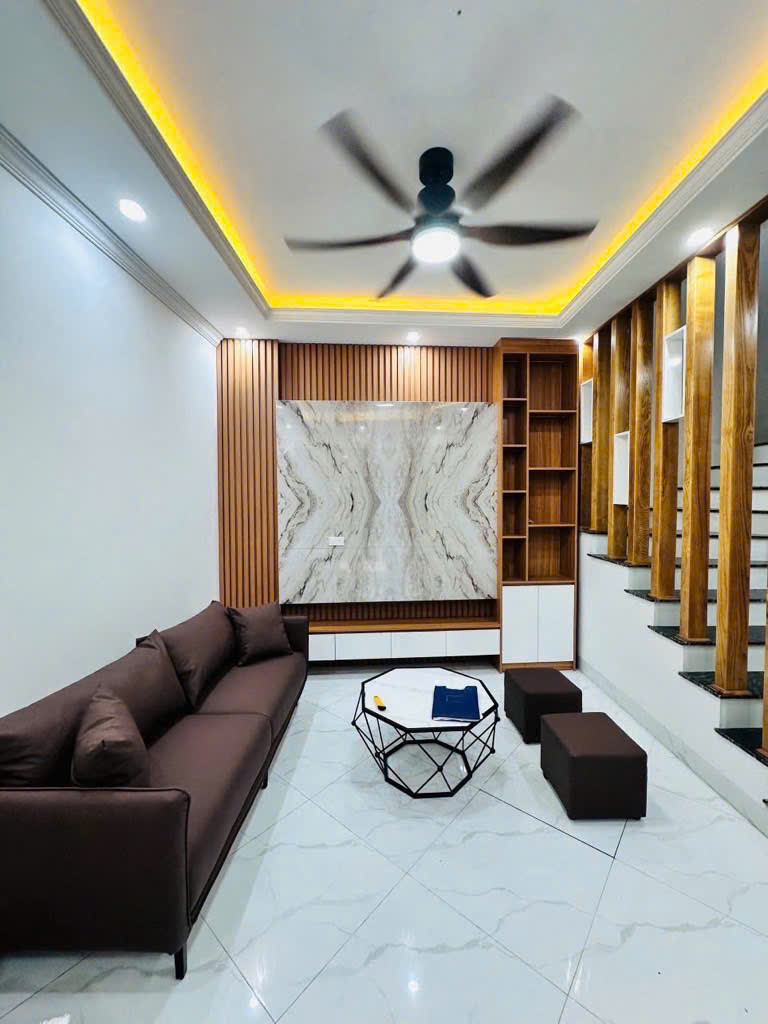 Nhà Đẹp Cổ Nhuế – 30m² x 5 tầng – Mặt tiền rộng 6m – gần Ô tô – Giá chỉ 6,9 tỷ