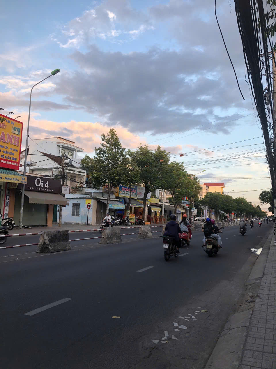 Bán nhà đẹp 4 tầng mặt tiền Lê Hồng Phong, Phước Long, Nha Trang giá chỉ 9,1 tỉ