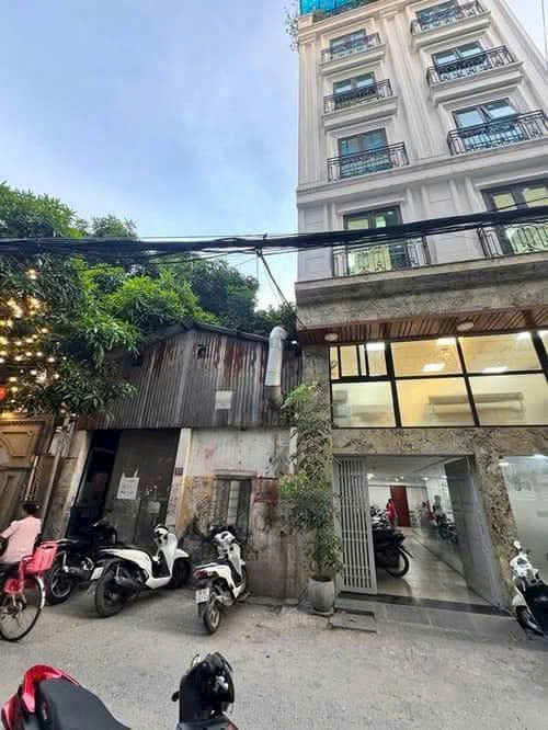 CÓ  MỘT EM SIÊU PHẨM PHỐ VŨ NGỌC PHAN , NGUYÊN HỒNG VỪA MỚI LÊN .

THÔNG SỐ TOÀN KIM CƯƠNG NGUYÊN KHỐI
VỚI DIỆN TÍCH 150M ĐẤT MẶT TIỀN 6 M CHỈ CÓ 38,9 TỶ.