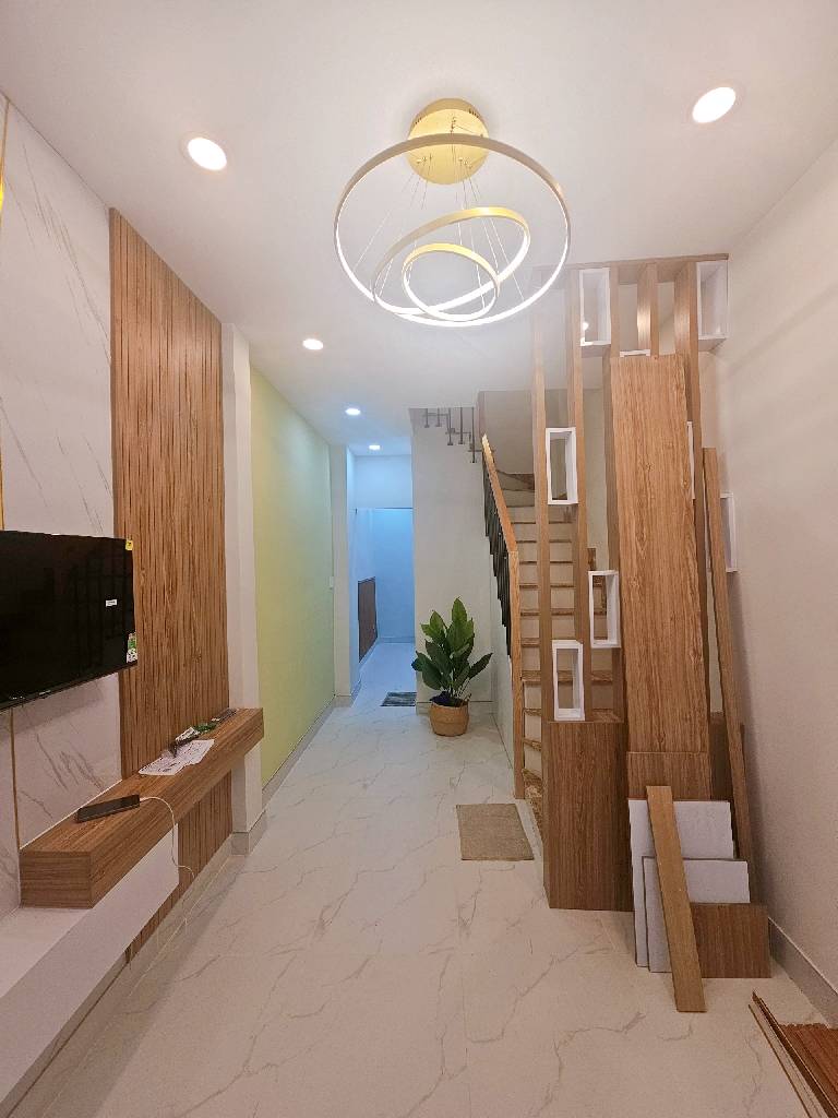 Bán nhà 3 tầng – 25m2 – Lạc Long Quân, Gần chờ Tân Bình – giáp QUận 1o – chỉ 4.05 tỷ