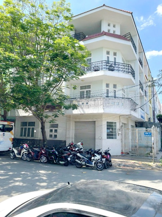Nhà 9×17.5m, Góc 2MT Tạ Quang Bửu P5 Q8