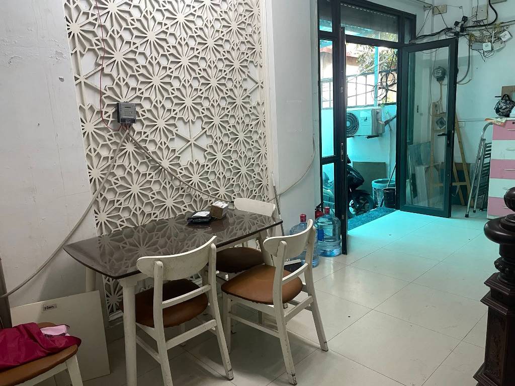 Ô tô đỗ cửa Quan Nhân, 71x5T, sổ vuông. Giá 14.5 tỷ
