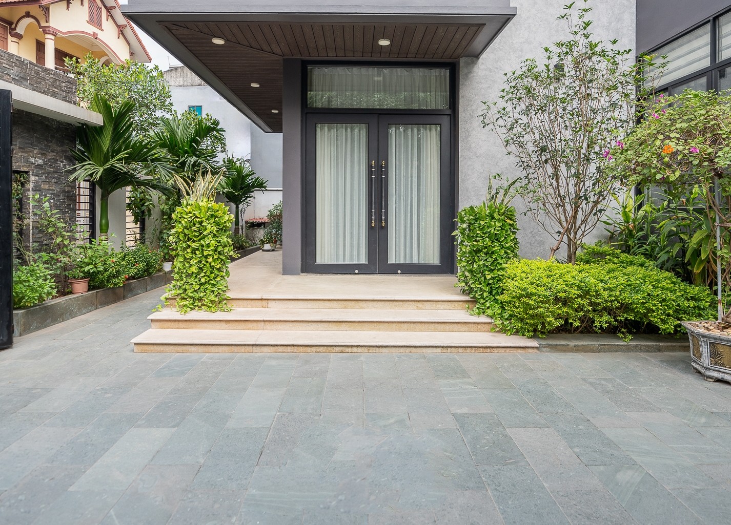 Chủ vay bank nhảy nhóm! Bán gấp biệt thự Linh Đàm – 310m2 – 59 tỷ – gần hồ