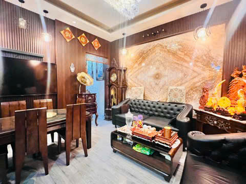 Phố CẦU GIẤY- CHỈ 8 TỶ- 5 TẦNG- XÂY MỚI-10m RA PHỐ