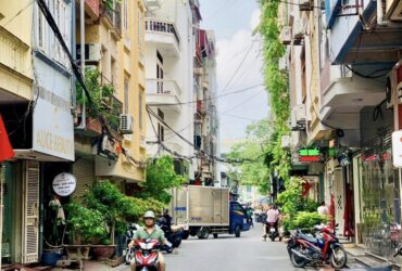 CỰ LỘC- HƠN 12 TỶ-MẶT PHỐ-XE TĂNG ĐỖ-VỈA HÈ RỘNG