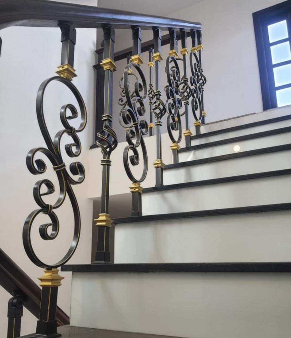 Tôi cho thuê nhà mới, hai cửa đi, Hoàng Văn Thái, 96m2x 5T vỉa hè 29 Tr