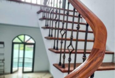 Nhà tôi cho thuê nhà hai cửa đi, mới, 96m2_ 4T; vỉa hè, Duy Tân-31 Tr