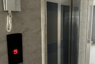 Cho thuê nhà căn góc, mới, Mai Hắc Đế, thang máy; vỉa hè 111m2* 5T- 44 Tr