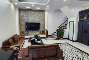 chính chủ cần bán căn nhà 45m vuông tại quang trung hà đông _full nội thất _nhà 3 thoáng _ô tô_dân trí cao
