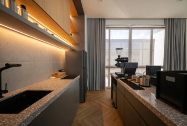 Bán nhà 9 tầng x 140m2 – ngõ 28 Nguyên Hồng – Huỳnh Thúc Kháng – 65 tỷ