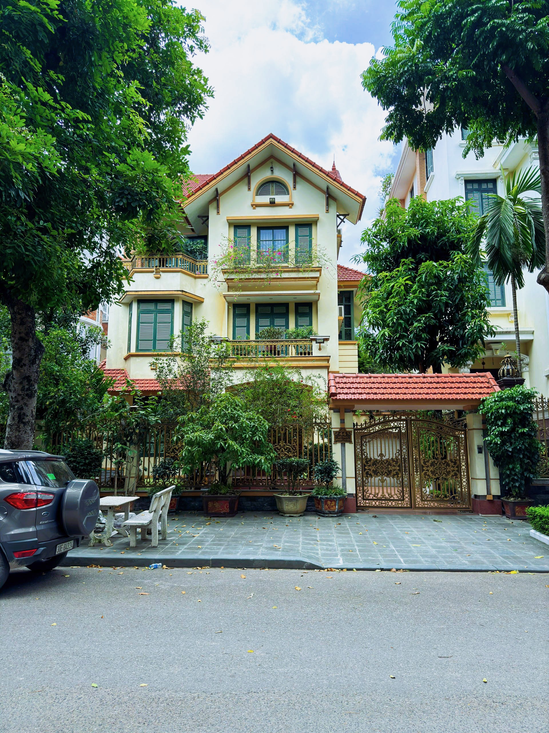 Bán biệt thự phố Trung Yên – Trung Hoà – 140m2- MT:11m – 63 tỷ