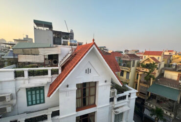 (Hiếm) Nghi Tàm nhà đẹp – thang máy – 2 mặt ngõ thông – thoáng vĩnh viễn – giá chỉ 18 tỷ.