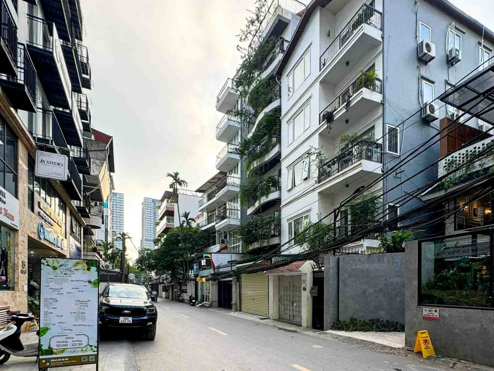 Bán tòa Văn phòng 8 tầng * 292m² Lạc Long Quân, Xuân La gần Hồ Tây, cho thuê 5 tỷ/năm
