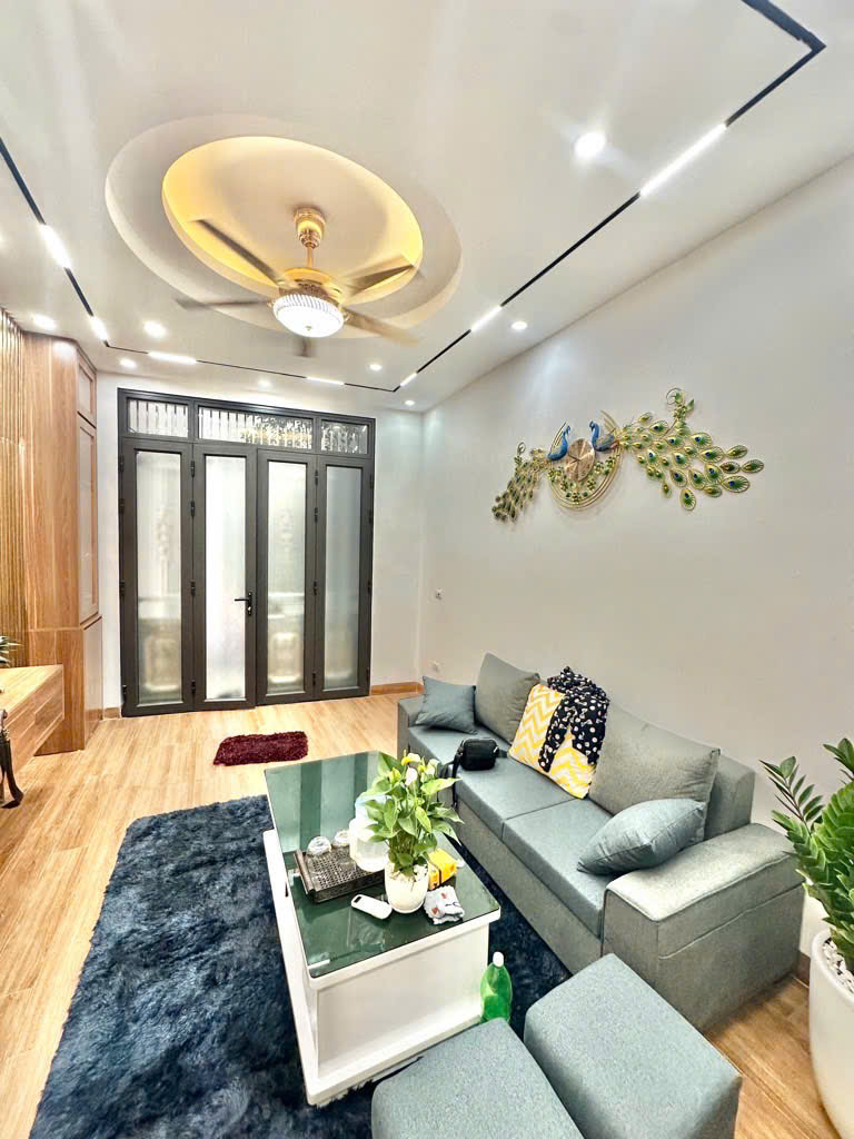 ✅NHÀ TẢ THANH OAI – THANH TRÌ – XÂY MỚI 5 TẦNG – NỘI THẤT ĐẸP TẶNG LẠI KHÁCH IU- Ô TÔ ĐỖ CỔNG giá hiếm 5,4 tỷ
 Giáp KĐT ĐẠI THANH tiện ích không thiếu gì, gần trường , Khu thể thao, bể bơi, dịch vụ ăn uống…
– Ngõ nông thoáng, cách phố 100m, xe ô tô qua cổng