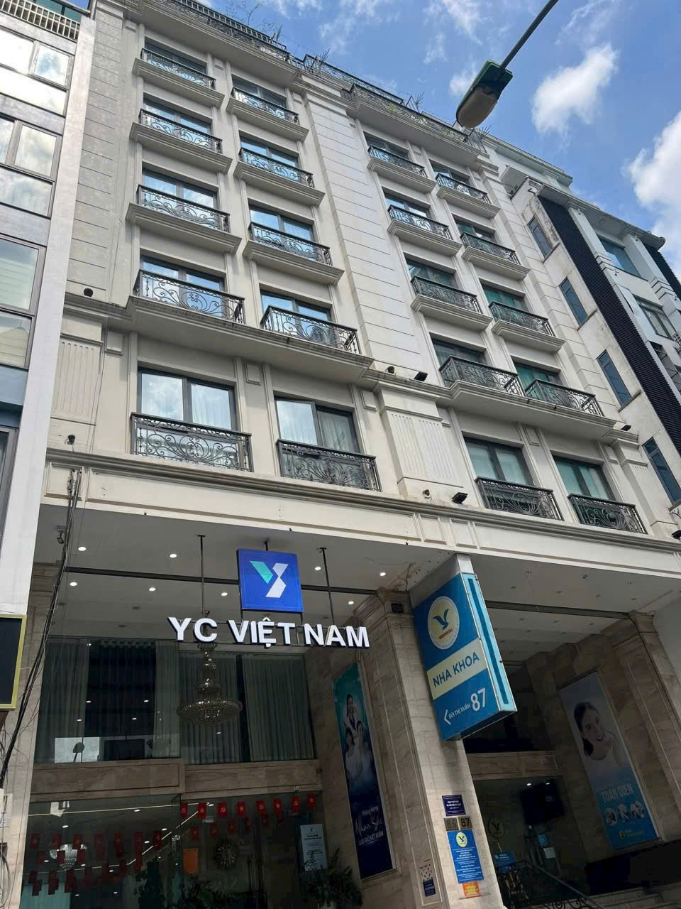 SIÊU PHẨM MẶT PHỐ  BÙI THỊ XUÂN  MỘT CĂN DUY NHẤT
–  TỔNG 12 TẦNG. GỒM 10 TẦNG NỔI – 2 HẦM – MẶT TIỀN KHỦNG – SỔ HOÀN CÔNG – PCCC