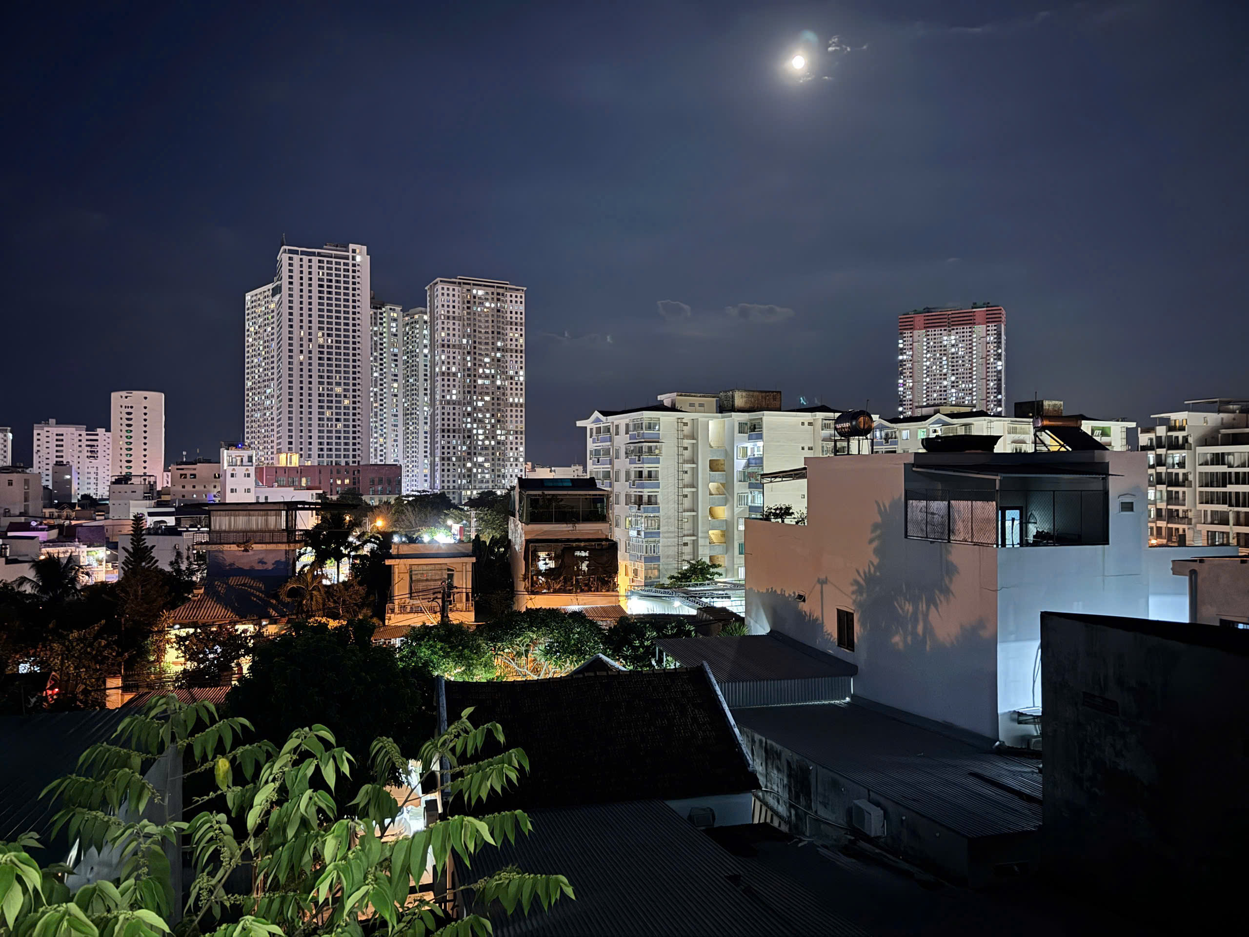 BÁN NHÀ MỚI VIEW TRĂNG VIEW BIỂN ĐÓN GIÓ BIỂN MÁT MẺ MỖI NGÀY.