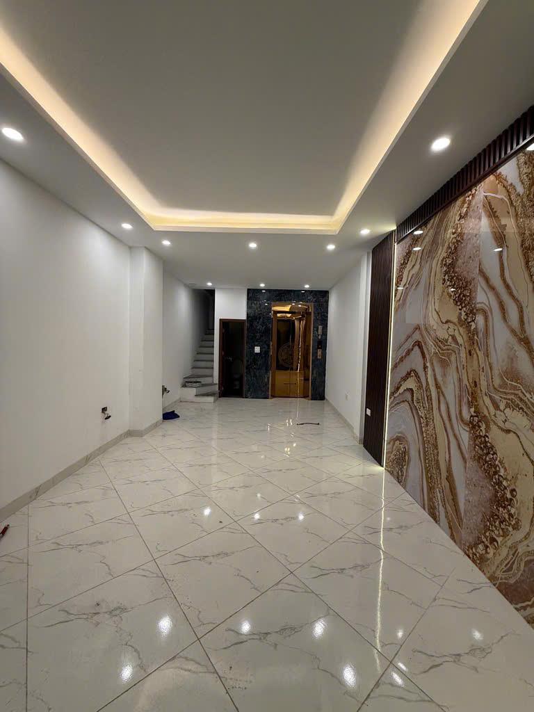 Phố Trạm – Thang máy – Ô tô 16 chỗ thông – chỉ 8.8 tỷ