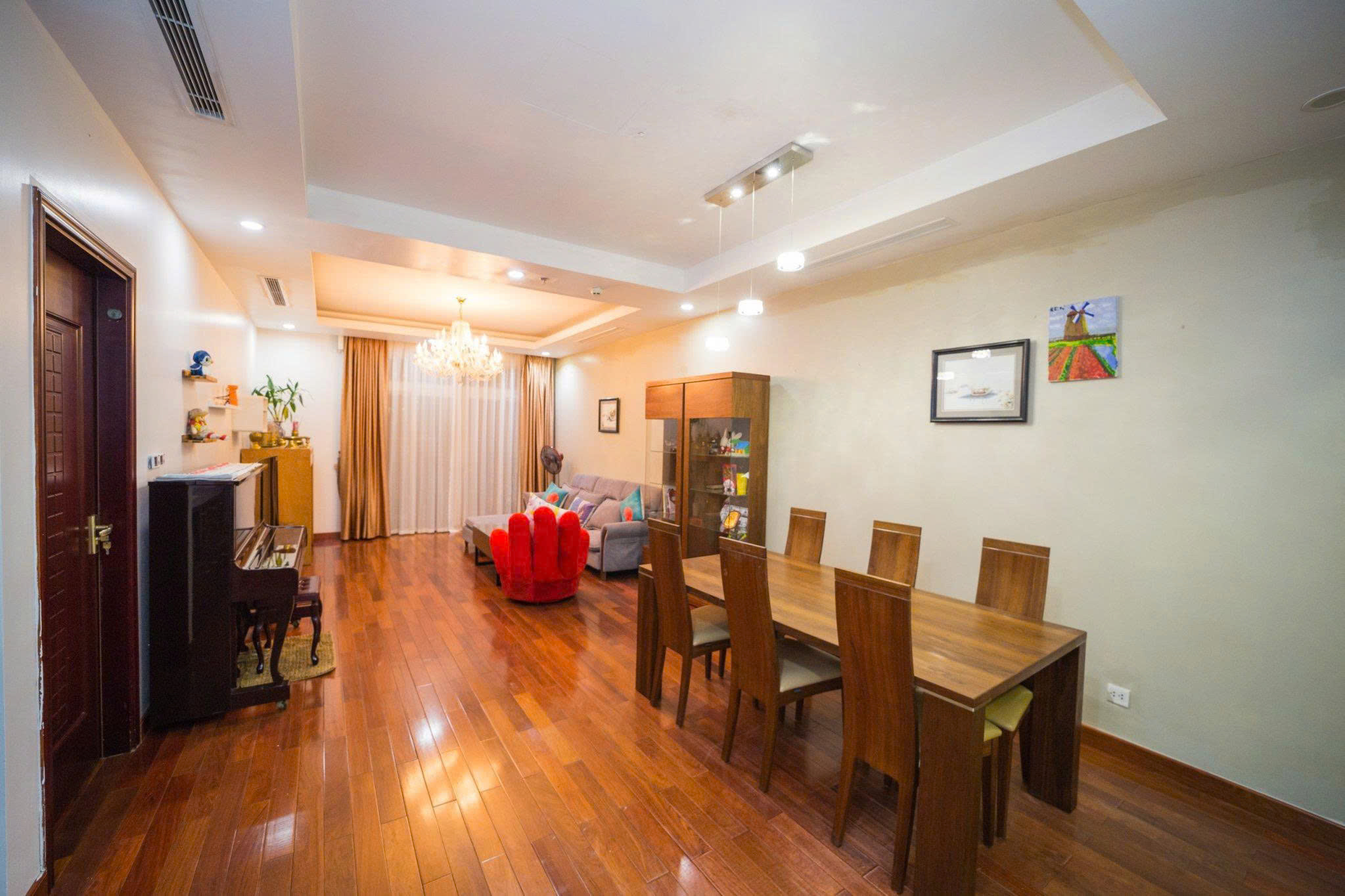 ROYAL CITY – R2 145m² – Tầng cao – Căn hộ chung cư – 3PN Hướng ban công Đông Nam Nội thất cơ bản