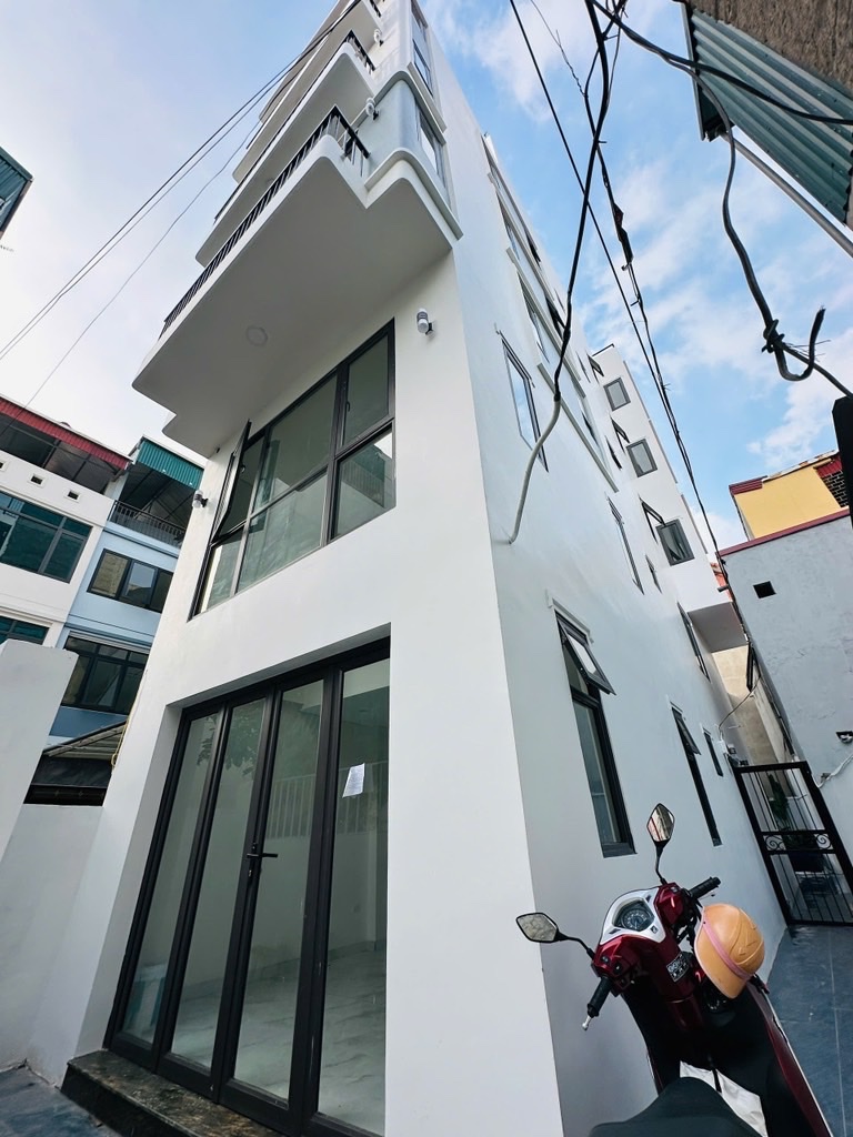 *** (SÀI ĐỒNG) NHÀ MỚI XÂY 6 TẦNG- THANG MÁY – NGÕ THÔNG- CỰC THOÁNG-Ở SƯỚNG. 
 Diện tích 40m chỉ 8₫.