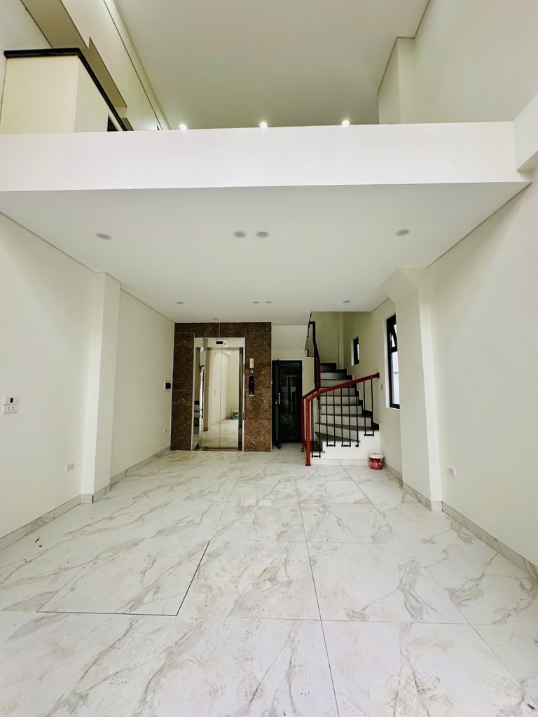 *** (SÀI ĐỒNG) NHÀ MỚI XÂY 6 TẦNG- THANG MÁY – NGÕ THÔNG- CỰC THOÁNG-Ở SƯỚNG. 
 Diện tích 40m chỉ 8₫.