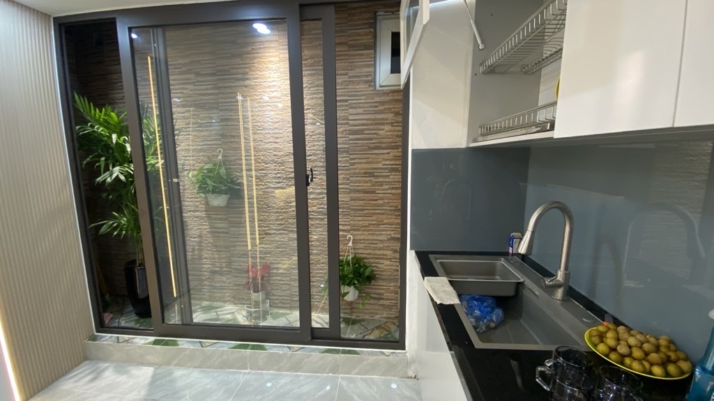 ĐÊ LA THÀNH-DT 40M x 4 TẦNG-8,8 TỶ-30M RA PHỐ