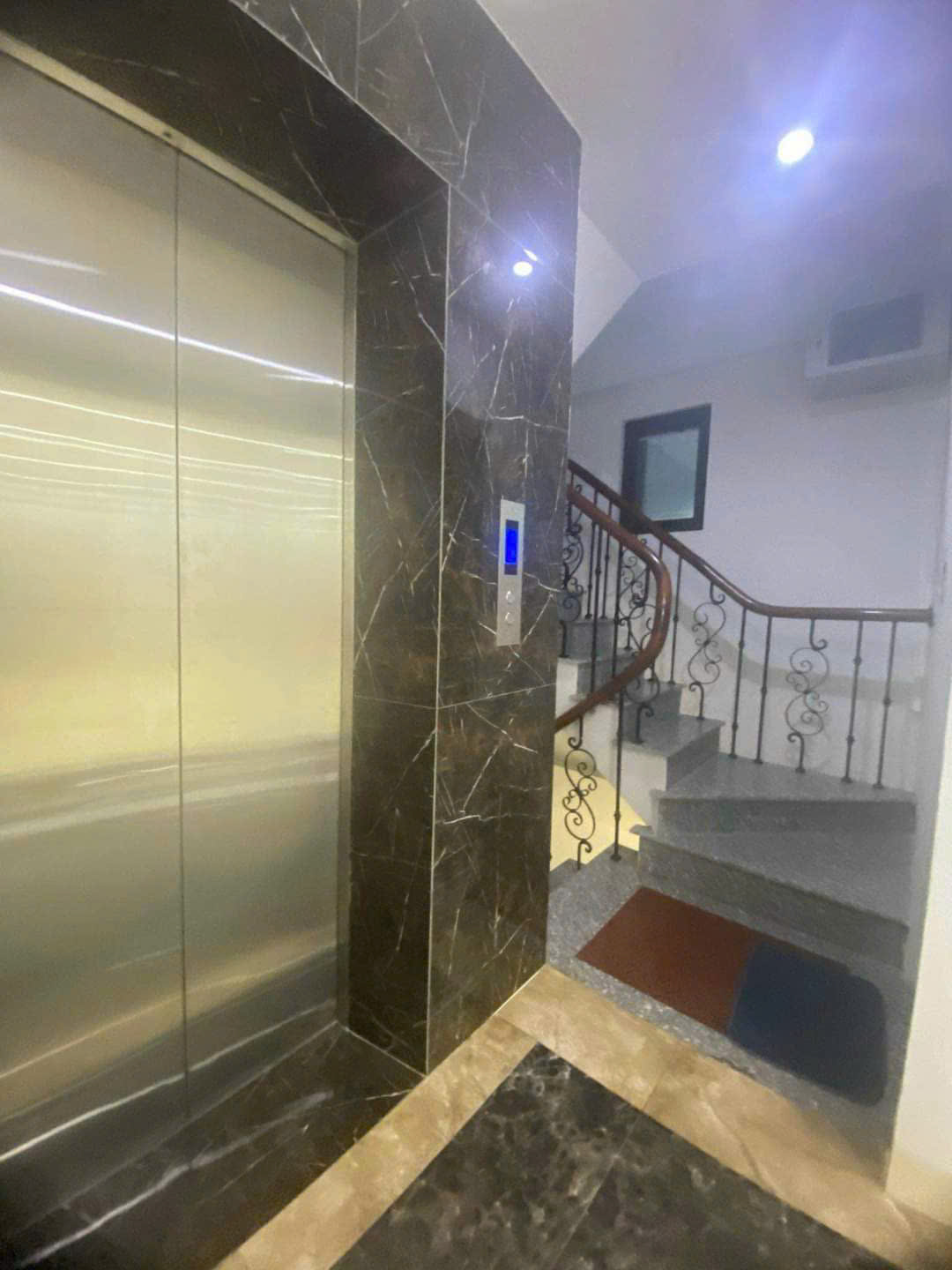 Bán gấp nhà phố Nguyễn Thị Định, Cầu Giấy DT 85m2, 9 tầng thang máy, 2 mặt tiền, ô tô tránh, KD tuyệt