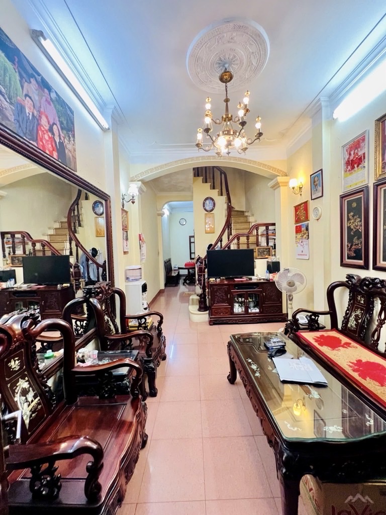 QUAN HOA-DT46M x 5 TẦNG-11,8 TỶ-PHÂN LÔ-ÔTÔ ĐỖ CỬA-DÂN XÂY CHẮC CHẮN