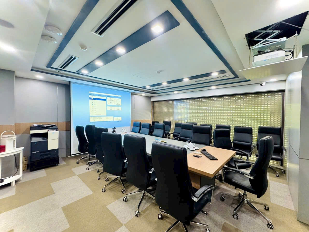 Bán tòa nhà mặt phố, view hồ Hạ Đình, Thanh Xuân, gần Royal City DT 80m2, 9 tầng MT 6m, có hầm, KD tuyệt