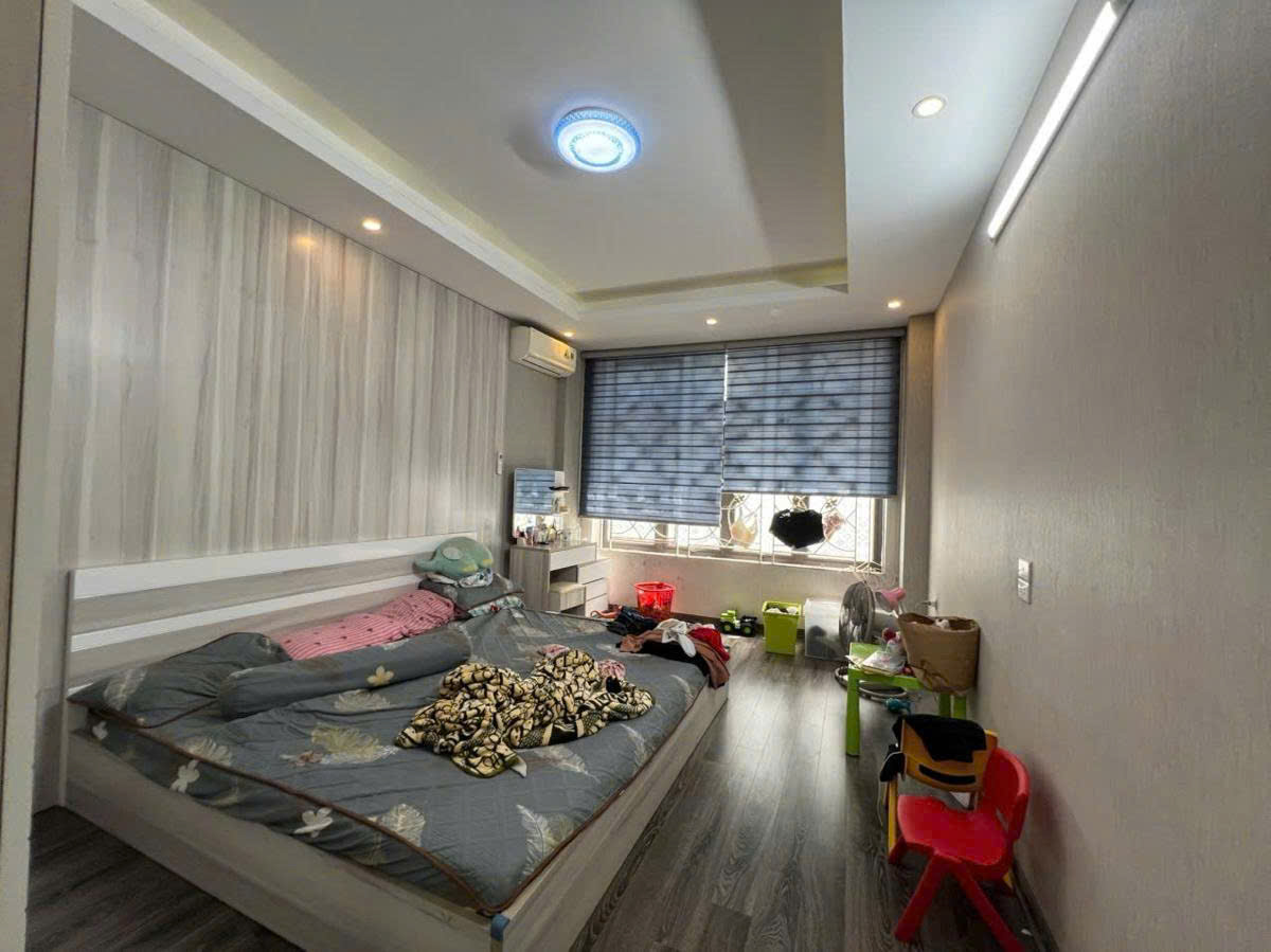 BÁN NHÀ BỒ ĐỀ LONG BIÊN Ô TÔ 7 CHỖ VÀO NHÀ