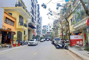 TOÀ APARTMENT ĐẸP  NHẤT PHỐ VÕNG THỊ TÂY HỒ 
TÒA NHÀ 9 TẦNG VỚI DIỆN TÍCH 120M  MẶT TIỀN 6,8M CHỈ 99 TỶ.
VIP CỰC VIP- THANG MÁY HIỆN ĐẠI – VỈA HÈ RỘNG – 3 Ô TÔ TRÁNH – CÁCH HỒ TÂY 50M – DOANH THU 110 TRIỆU/THÁNG